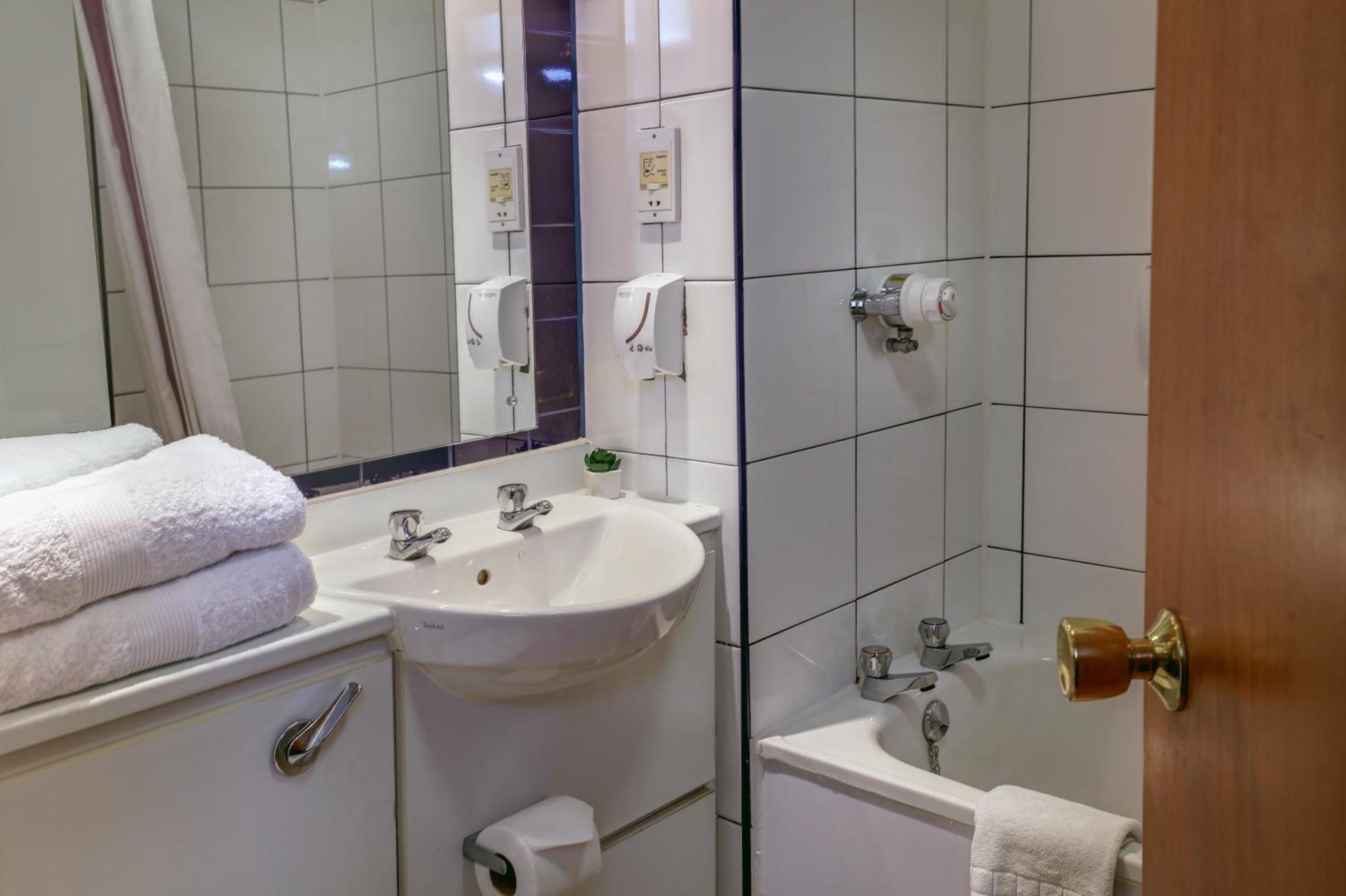 Casa Mere Manchester Airport, Knutsford, Sure Collection By Best Western ภายนอก รูปภาพ